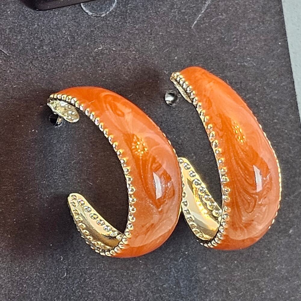 Orange Marbled Half Hoop Earrings Gold Tone Textured Trim Retro Style .5 "